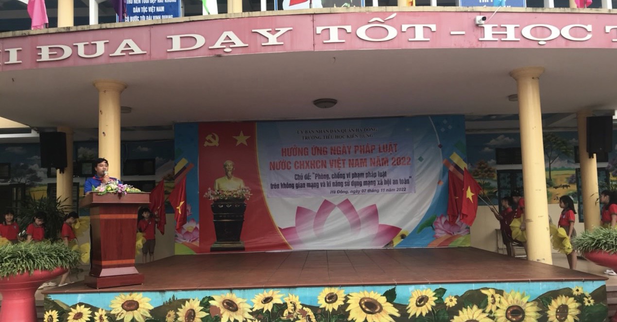 Tuyên truyền hưởng ứng Ngày Pháp luật nước CHXHCN Việt Nam năm 2022